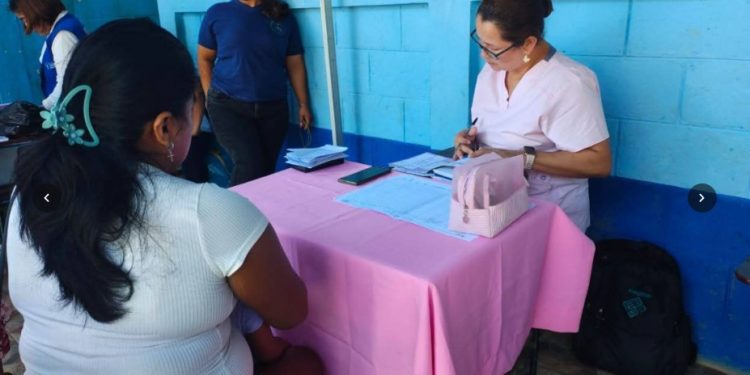 Jornada de salud integral beneficia a familias de la comunidad Armenia Ortiz, San Martín Zapotitlán