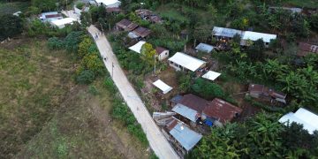 Inauguran tramo de pavimento en aldea Niño Perdido en Salamá