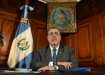 Presidente Arévalo ratifica compromiso para evitar accidentes y hace un llamado a transportistas