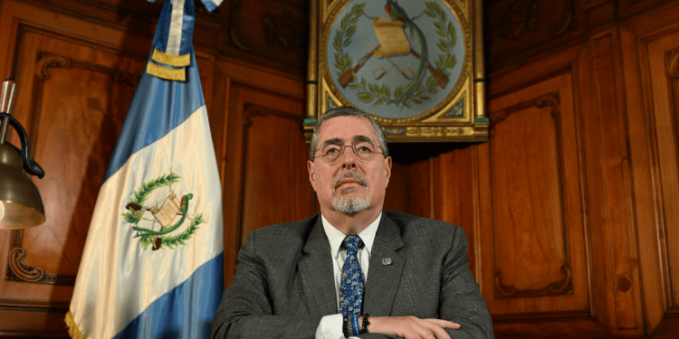 Presidente Arévalo ratifica compromiso para evitar accidentes y hace un llamado a transportistas