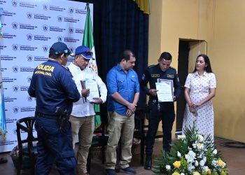 Reconocer el valor en el cumplimiento del deber a agentes de PNC en Suchitepéquez