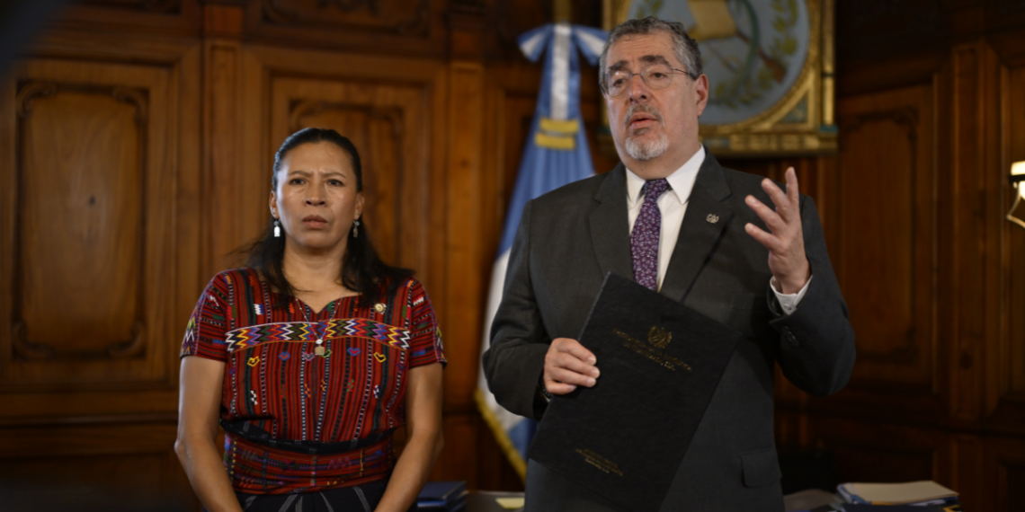 El presidente Arévalo decretó un aumento al salario mínimo 2026.