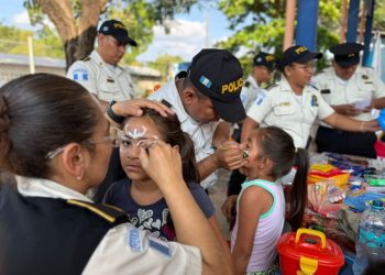 Impulsan jornada comunitaria de prevención de la violencia en aldea Santiago Agrícola, Champerico