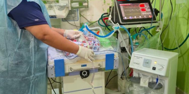 Equipamiento médico fortalece la respuesta hospitalaria en el oriente del país. (Foto: MSPAS)