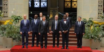 Presidente Bernardo Arévalo recibe cartas credenciales de seis embajadores