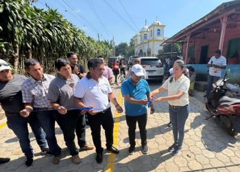 Entregan proyecto de adoquinamiento en aldea Barrios I de San António Suchitepéquez