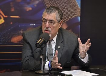 Presidente Bernardo Arévalo en entrevista para Radio Cadena Sonora.