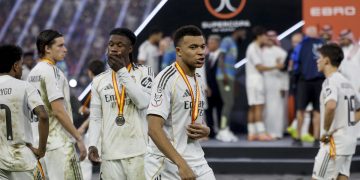 Mbappé vuelve a caer ante el Barcelona en una final