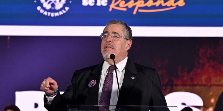 El presidente Bernardo Arévalo, durante la presentación de su Informe Abierto al pueblo de Guatemala.