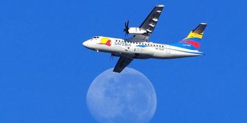 El avión de la compañía colombiana Satena, similar al de la imagen de archivo, desapareció poco antes de las 12 pm en el departamento Norte de Santander.