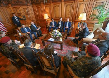 El presidente Bernardo Arévalo, durante su reunión con representantes del gobierno de EE. UU. en el que conversaron de cooperación en seguridad.