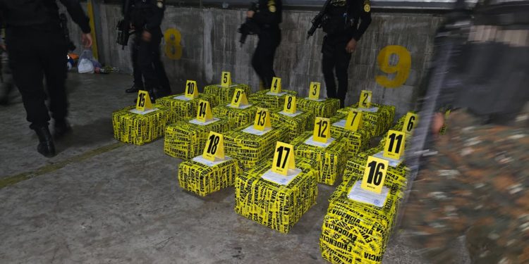 La PNC localiza otros dos contenedores con más de una tonelada de droga en Puerto Quetzal.
