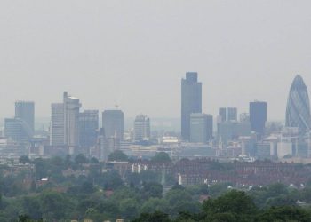 La contaminación ambiental, como la mala calidad del aire, podrían aumentar el riesgo de contraer una esclerosis lateral amiotrófica (ELA).