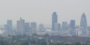 La contaminación ambiental, como la mala calidad del aire, podrían aumentar el riesgo de contraer una esclerosis lateral amiotrófica (ELA).