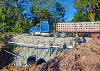 Luego de la colocación de tubería transversal, Covial habilitó el paso por el km 281.3 de la ruta a Petén. /Foto: CIV