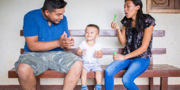 Expertos resaltan la importancia del amor en la crianza de los hijos.