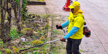 Covial desarrolla labores de limpieza de drenajes en San José del Golfo./Foto: Covial.