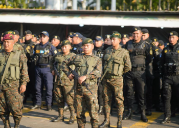 Esta mañana, en la Gobernación Departamental de Escuintla, autoridades de seguridad lanzaron oficialmente el Plan de Seguridad Centinela Escuintla. / Foto: Mingob