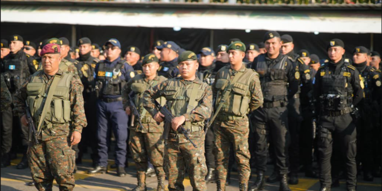 Esta mañana, en la Gobernación Departamental de Escuintla, autoridades de seguridad lanzaron oficialmente el Plan de Seguridad Centinela Escuintla. / Foto: Mingob