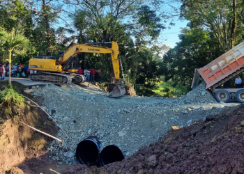 Covial continua con los trabajos en Río Dulce./Foto: Covial.