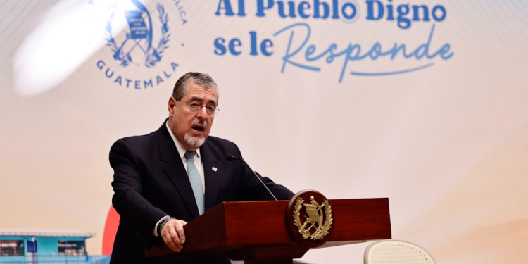 Presidente Bernardo Arévalo en conferencia de prensa.