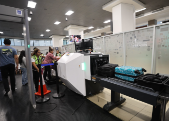 Nuevos escáneres de seguridad ya funcionan en La Aurora./Foto: DGAC.