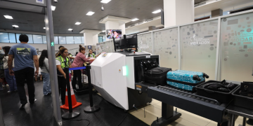 Nuevos escáneres de seguridad ya funcionan en La Aurora./Foto: DGAC.