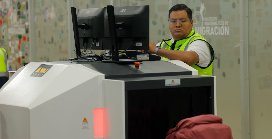 Escáneres de rayos x en el Aeropuerto La Aurora./Foto: Gilber García.