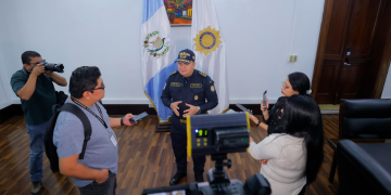 El director de la Policía Nacional Civil (PNC), comisario general David Estuardo Custodio Boteo, en entrevista. / Foto: Gilber García.