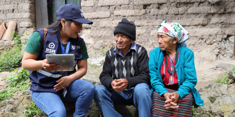 Mides presenta al RSH en idioma quekchí./Foto: Mides.