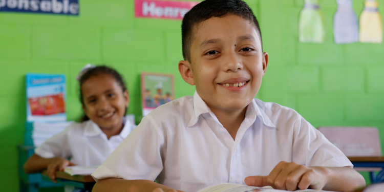 Ministerio de Educación entregó más de 21 mil becas durante 2025. (Foto: archivo SCSP)