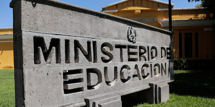 Ministra de Educación comparte las medidas que establece el emplazamiento. (Foto: SCSP)