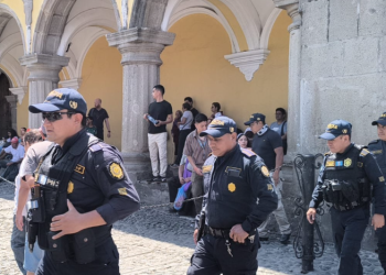 Acompañamiento de la PNC en zona turística de Antigua Guatemala. / Foto: Mingob.