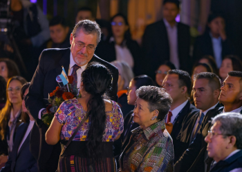 Presidente Bernardo Arévalo en el Informe Abierto al Pueblo de Guatemala. / Foto: Gilber García.