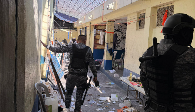 Incautan armas de fuego, una granada y teléfonos celulares en requisa del centro Renovación I