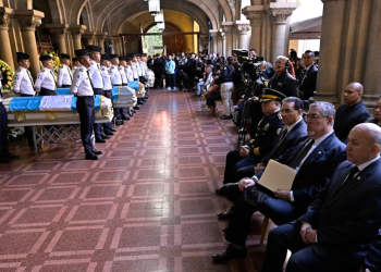 Rinden honras fúnebres a agentes de la PNC caídos en cumplimiento del deber. (Foto: Alex Jacinto)