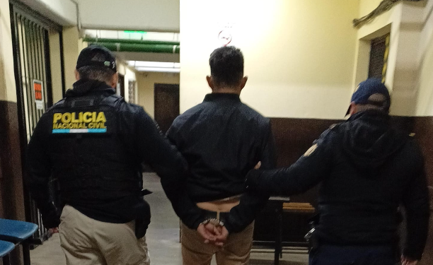 El detenido fue identificado como Gerson Vinicio Damián Juárez, de 41 años, señalado de pertenecer a la estructura criminal Mara Salvatrucha con el rango de gatillero y sicario. / Foto: PNC