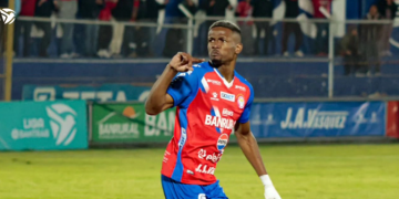 Xelajú MC arrolla a Aurora en el inicio del Clausura 2026