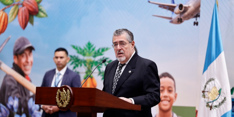 Presidente Bernardo Arévalo en conferencia de prensa.