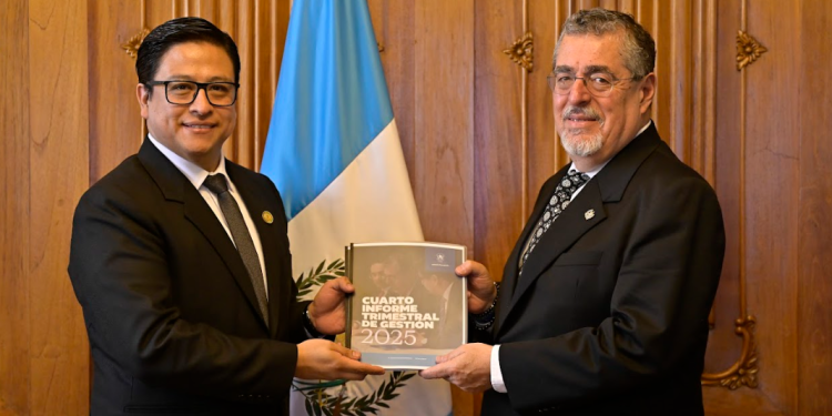 Presidente recibe Informe Anual de la Comisión Nacional contra la Corrupción