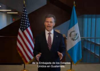 encargado de Negocios de la embajada de los Estados Unidos, John Barrett