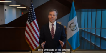 encargado de Negocios de la embajada de los Estados Unidos, John Barrett