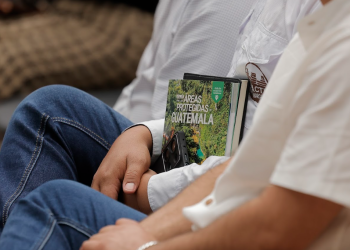Guía “Viaje por las áreas protegidas de Guatemala”./Foto: Gilber García.