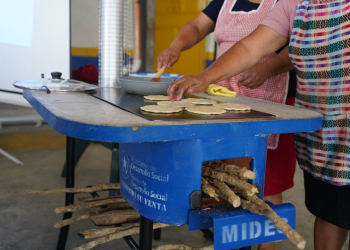 Mano a Mano entregó más de 37 mil estufas mejoradas./Foto: Mides.