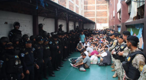 Requisa masiva en el preventivo de hombres de la zona 18 en mayo del 2024. / Foto: PNC