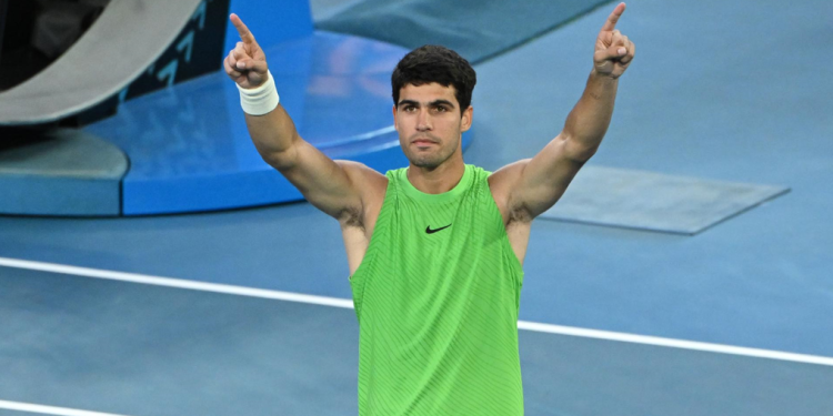 Alcaraz firma una tarde histórica en en Australian Open