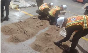 Decomiso de Cocaína que era escondida entre harina de coquillo. / Foto: PNC