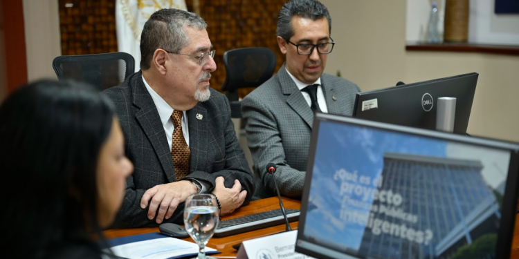 Presidente da seguimiento a la gestión institucional del ministerio de Finanzas Públicas