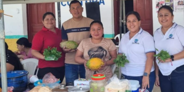 Durante la jornada, los asistentes tuvieron la oportunidad de adquirir una amplia diversidad de productos elaborados y cultivados en la zona. / Foto: MAGA