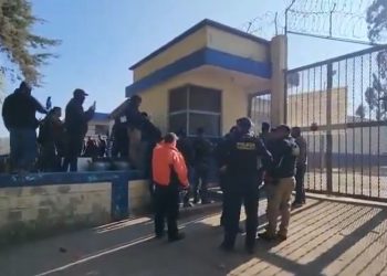 Tras retomar el control en la cárcel Fraijanes II, la PNC libera a los 28 guardias de presidios retenidos en ese lugar.